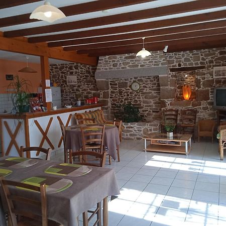 Chambres D'Hotes Le Petit Angle Saint-Broladre Экстерьер фото
