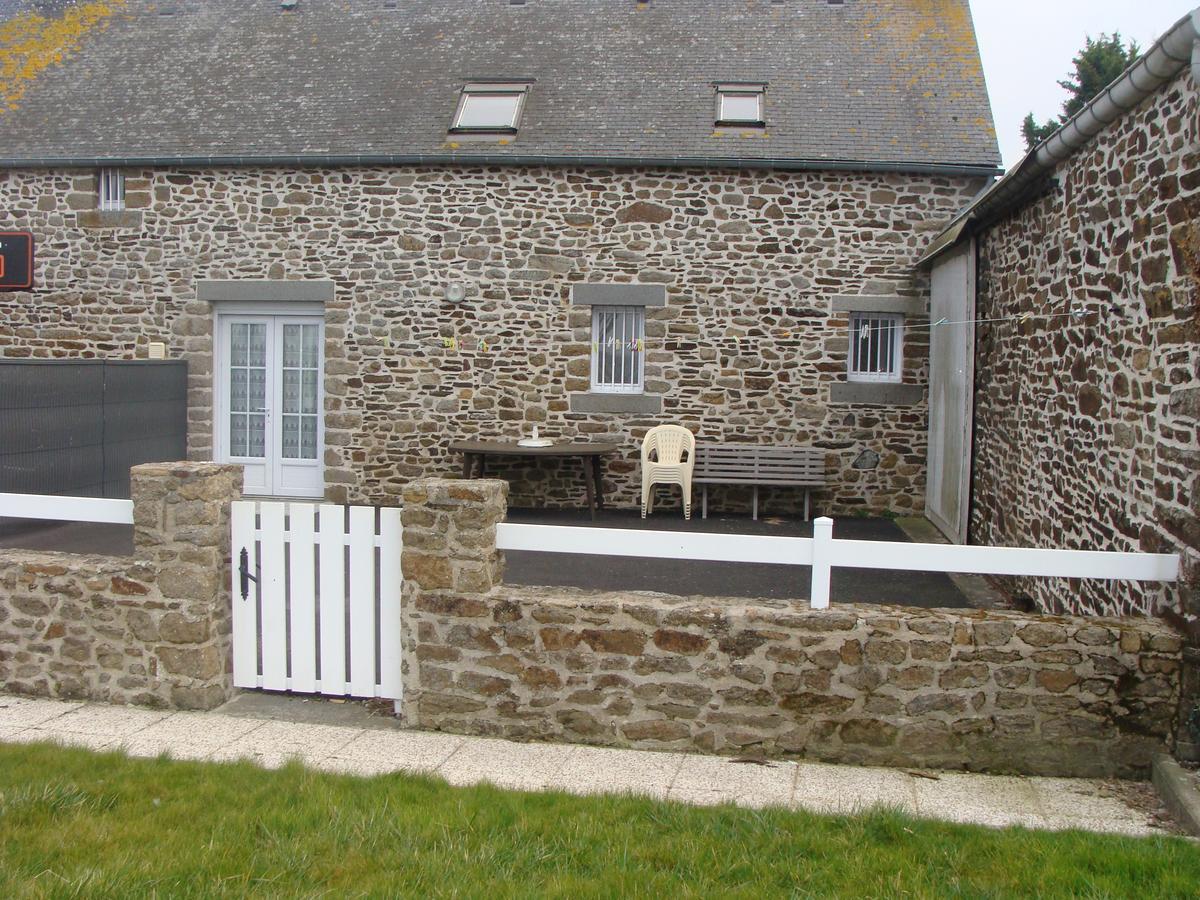 Chambres D'Hotes Le Petit Angle Saint-Broladre Экстерьер фото